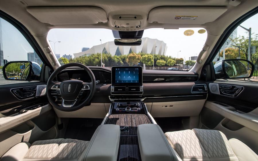 Торпедо Lincoln Navigator Presidential 2017 года  (CN) (фото 36 из 40)